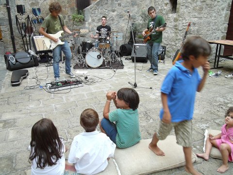 concerto 15ore sottosante 2011 preparazione strumenti chitarra bambini