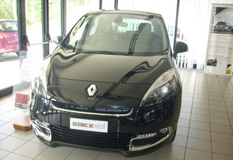 AUTO RENAULT SCENIC ALLEVI